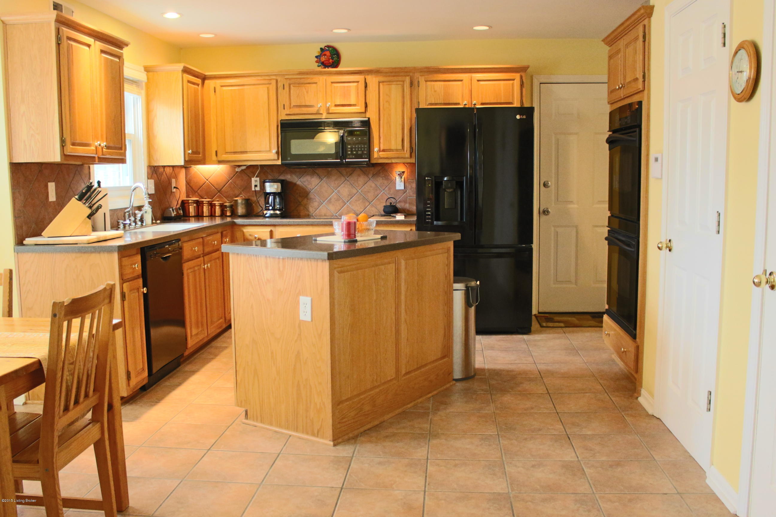 10427 Edgewater Road Louisville, KY 40223 - Photo 23 of 49 Kitchen 1.JPG