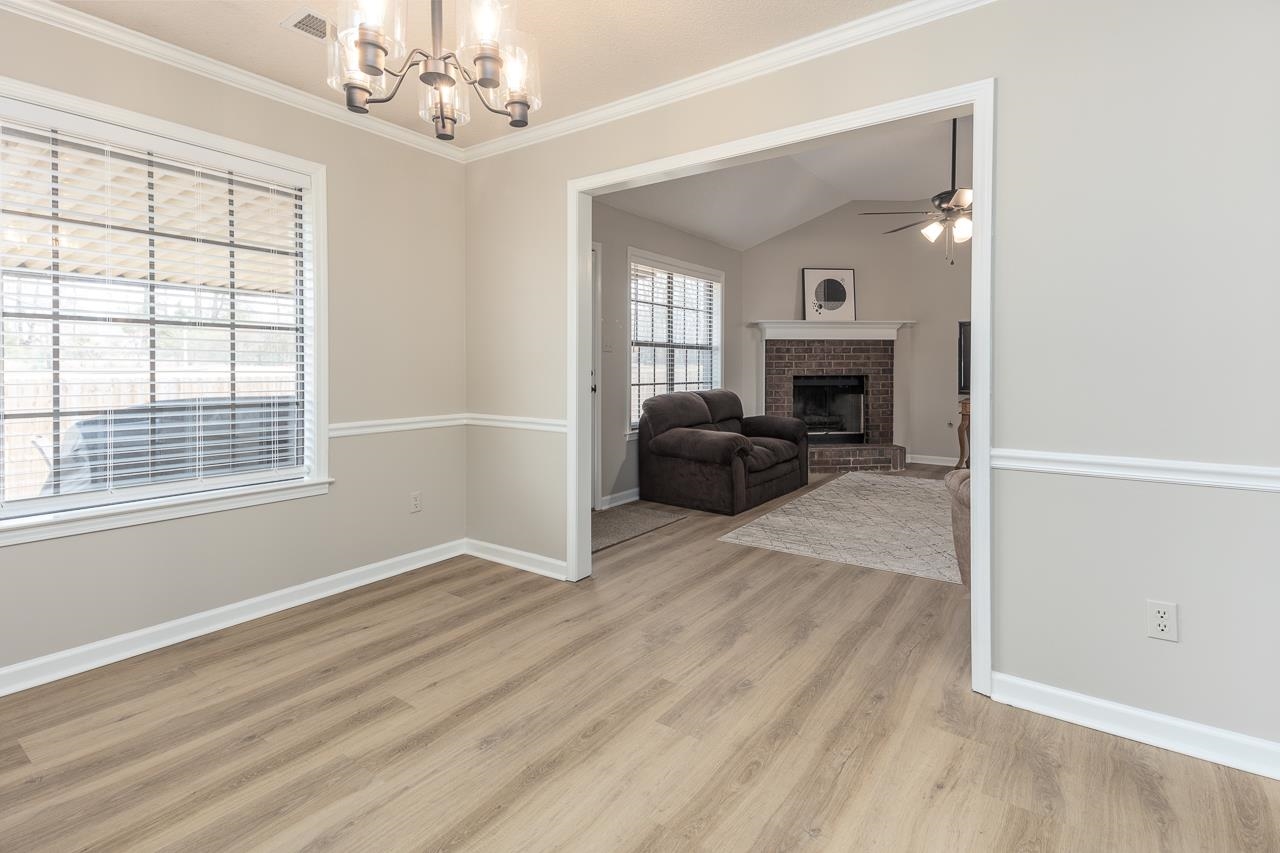 6490 Stone Lake Drive Bartlett, TN 38135 - Photo 15 of 32 a view of livingroom with furniture chandelier and front door