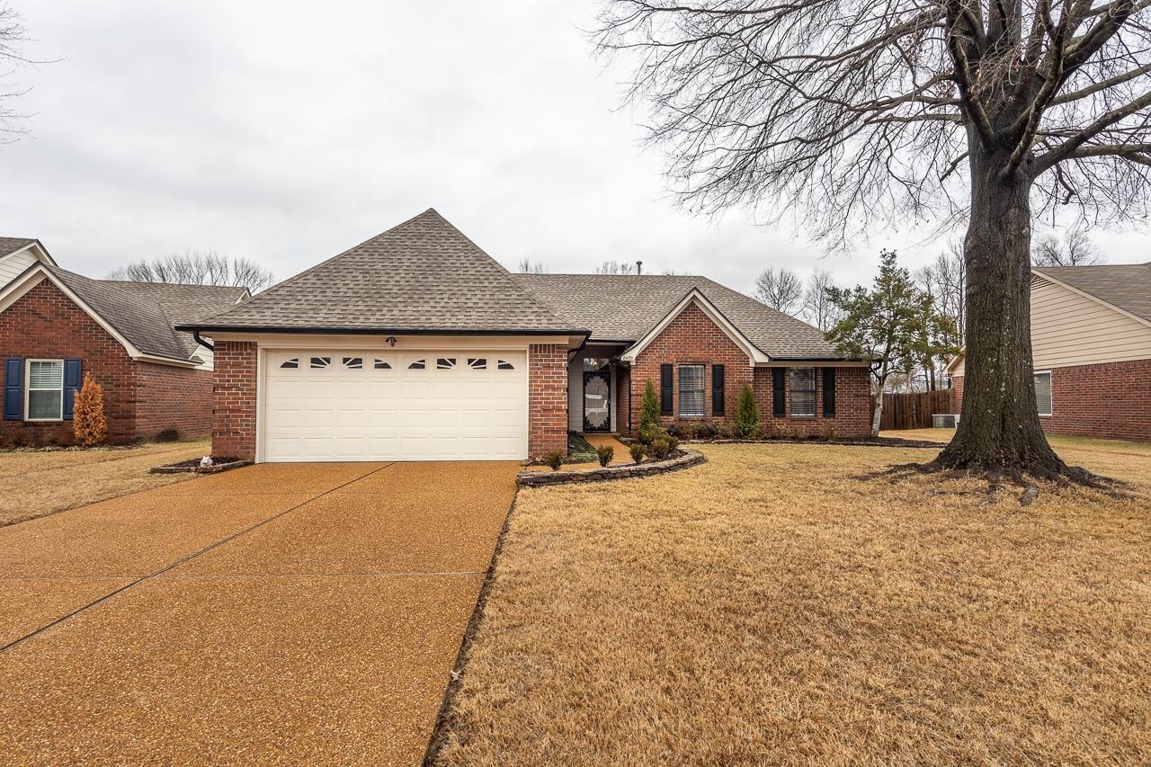 6490 Stone Lake Drive Bartlett, TN 38135 - Photo 2 of 32 a front view of a house with yard and garage