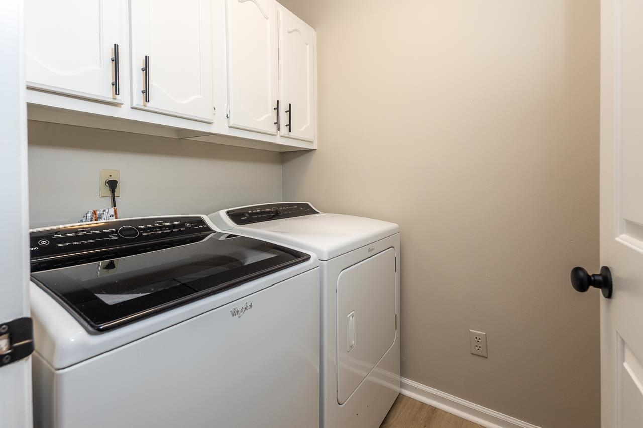 6490 Stone Lake Drive Bartlett, TN 38135 - Photo 24 of 32 a utility room with dryer and washer