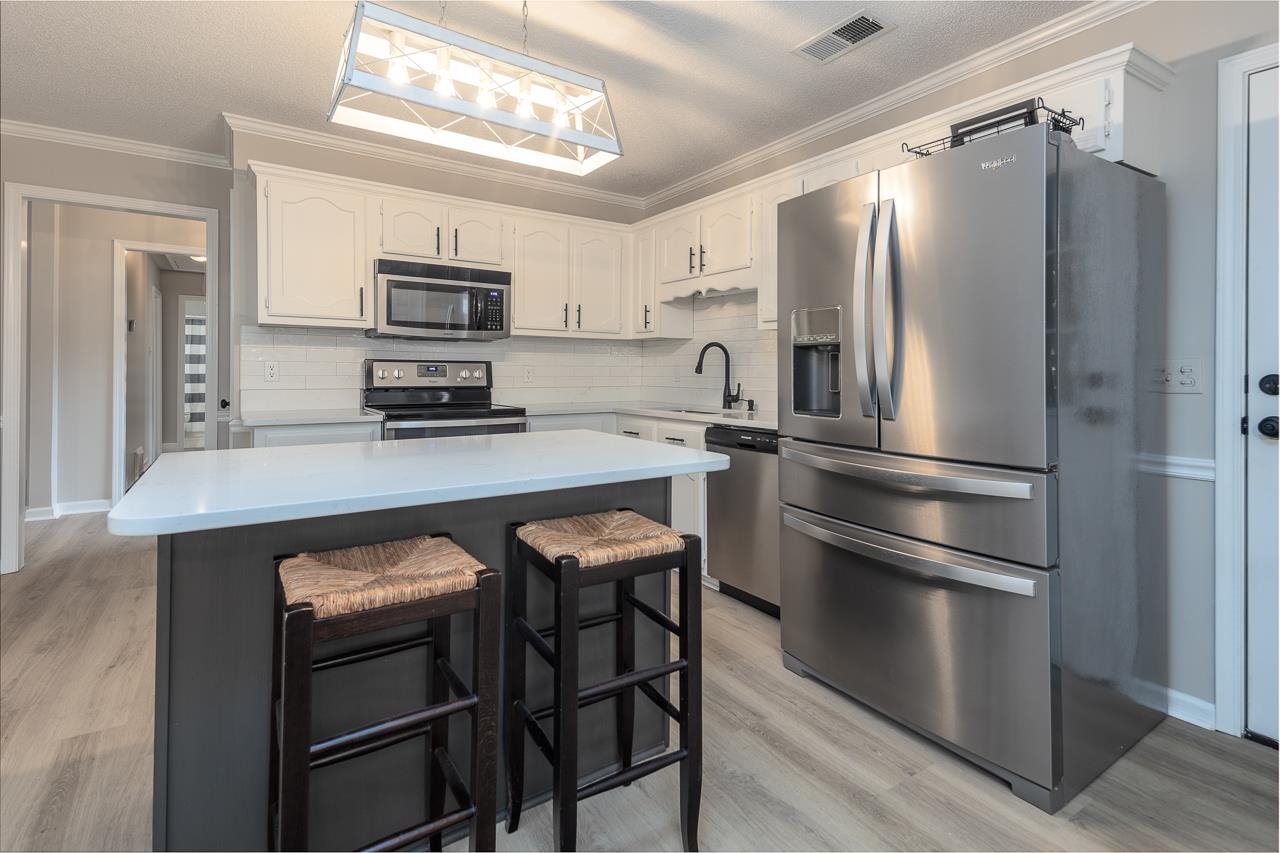 6490 Stone Lake Drive Bartlett, TN 38135 - Photo 9 of 32 a kitchen with stainless steel appliances a refrigerator stove and microwave