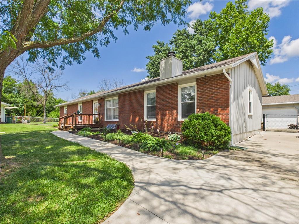 922 Ridge Drive Warrensburg, MO 64093 - Photo 3 of 46