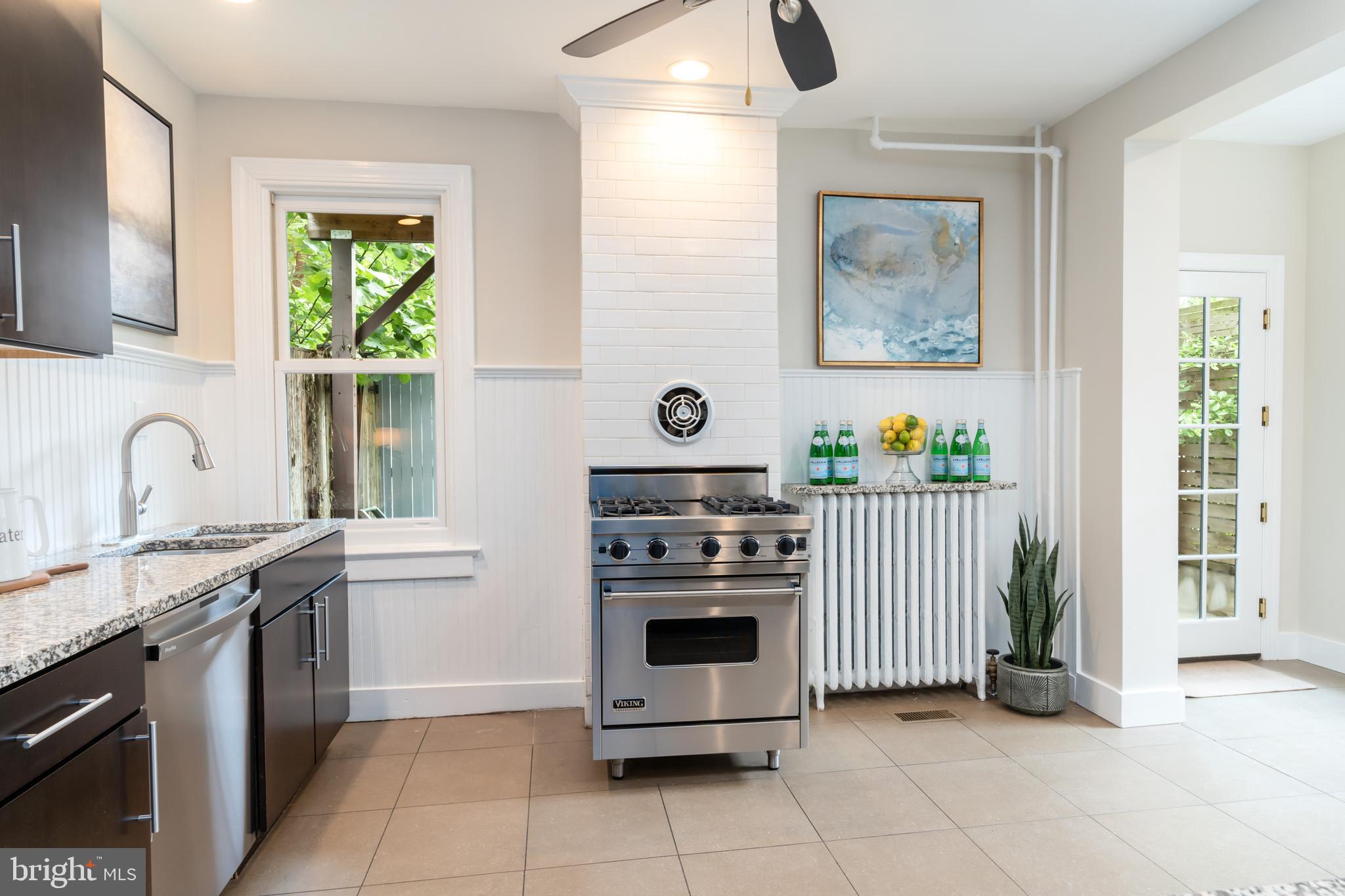 1451 Q Street Northwest Washington, DC 20009 - Photo 17 of 43 Kitchen with free standing VIKING range
