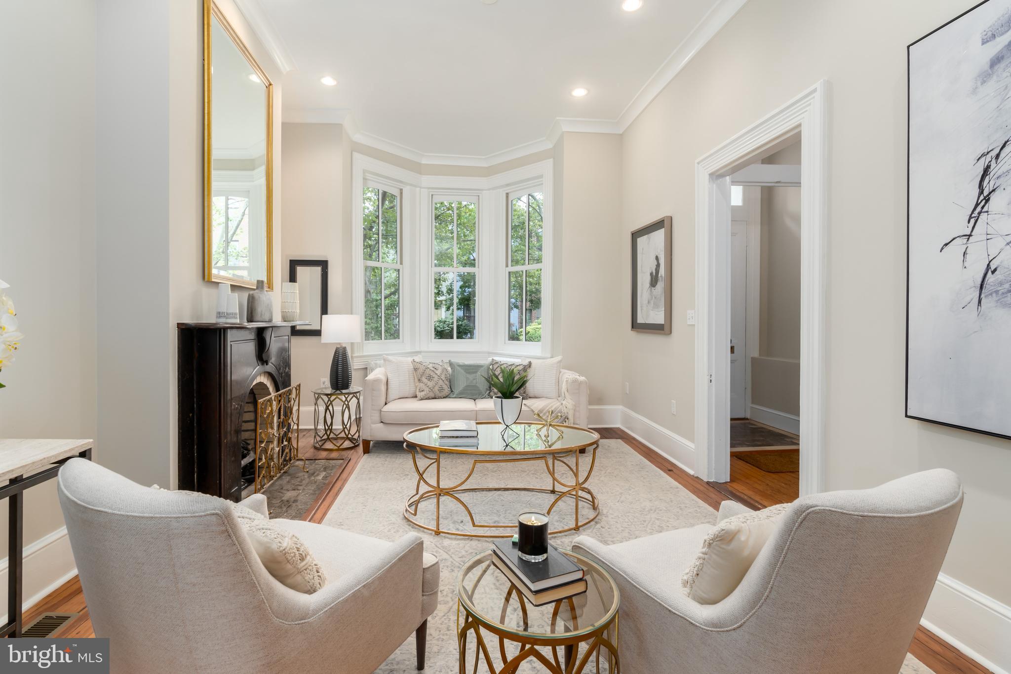 1451 Q Street Northwest Washington, DC 20009 - Photo 10 of 43 11' ceilings and original 'Heart Pine' floors