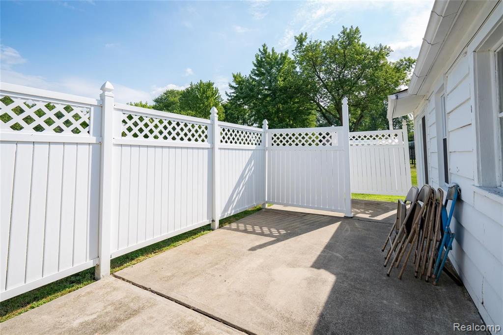 2081 Lindell Road Sterling Heights, MI 48310 - Photo 26 of 28