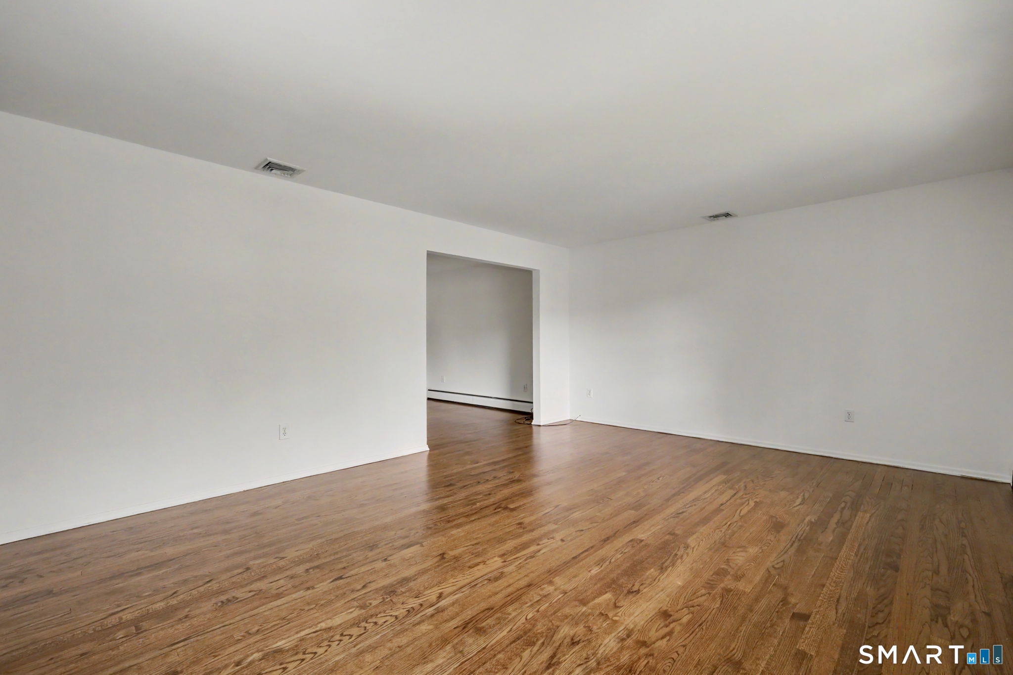 11 Lycett Court Norwalk, CT 06850 - Photo 5 of 19 Gallery Image 5