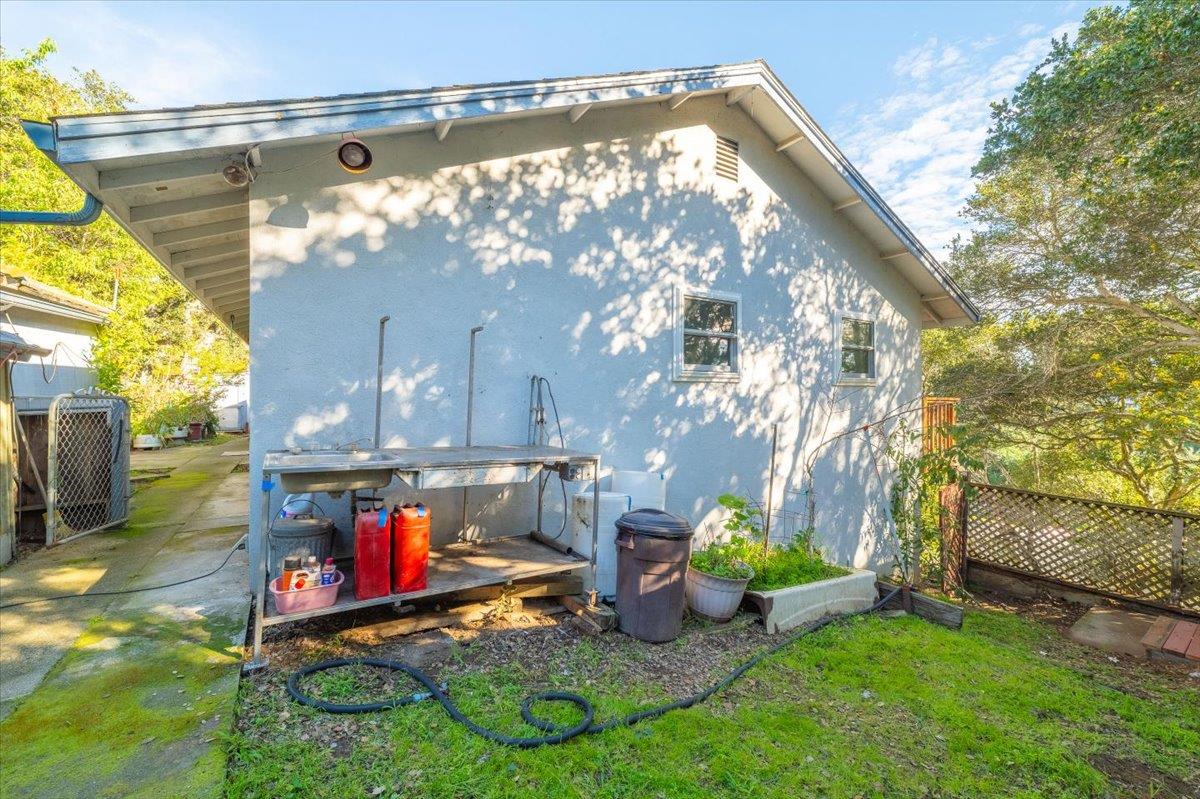 18117 Berta Canyon Road Salinas, CA 93907 - Photo 40 of 56