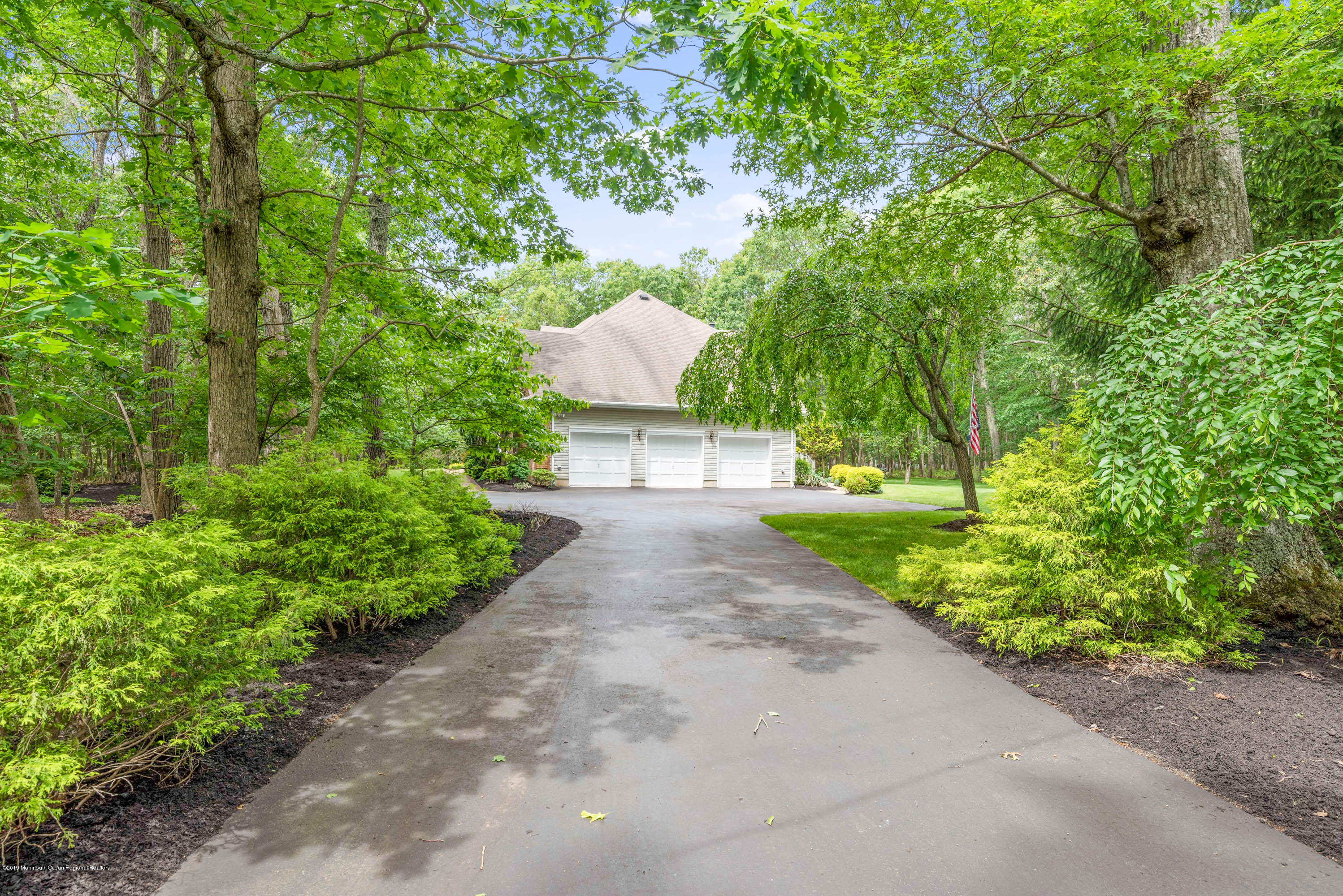 800 Green Valley Road Jackson, NJ 08527 - Photo 32 of 55 Driveway 2nd Exit to Black Oak