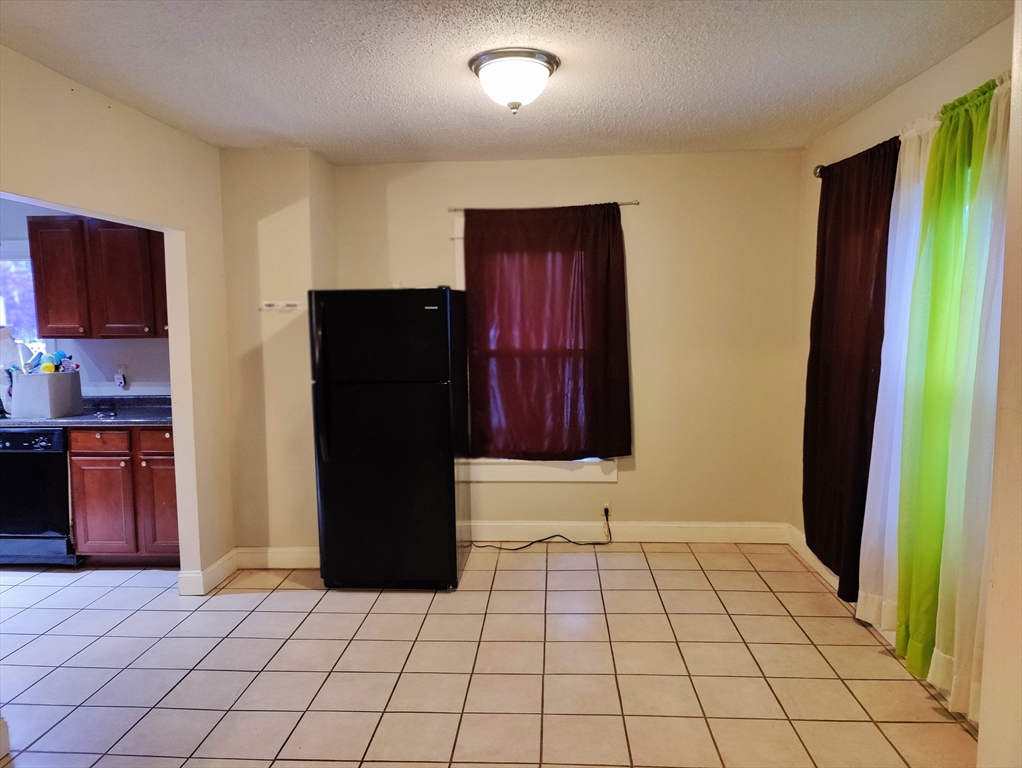 66 Redlands Street Springfield, MA 01104 - Photo 12 of 39