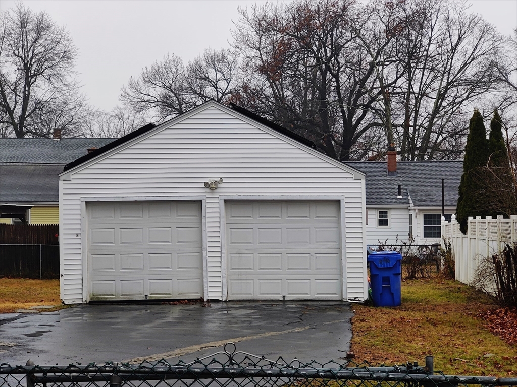 66 Redlands Street Springfield, MA 01104 - Photo 5 of 39