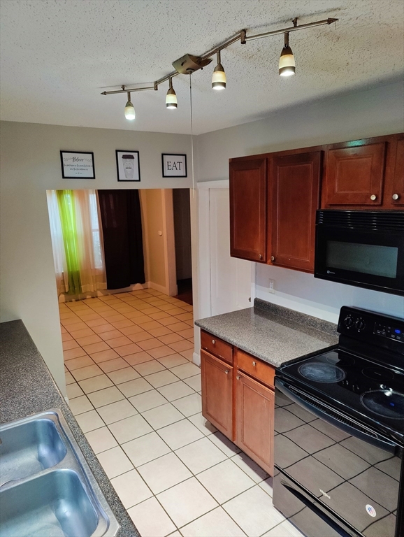 66 Redlands Street Springfield, MA 01104 - Photo 9 of 39