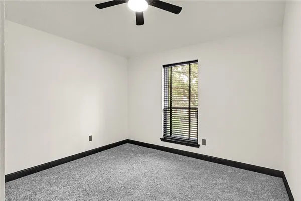 $2,600 | 11915 Helene Court, Pinehurst, TX 77362