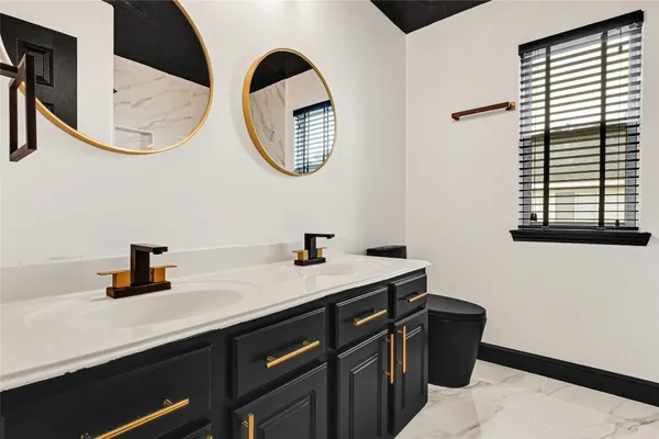 $2,600 | 11915 Helene Court, Pinehurst, TX 77362