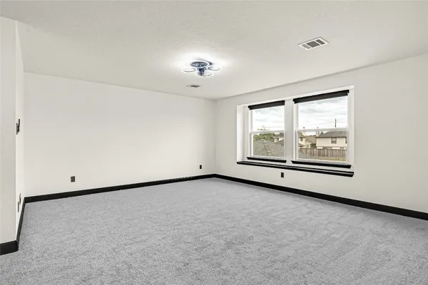 $2,600 | 11915 Helene Court, Pinehurst, TX 77362