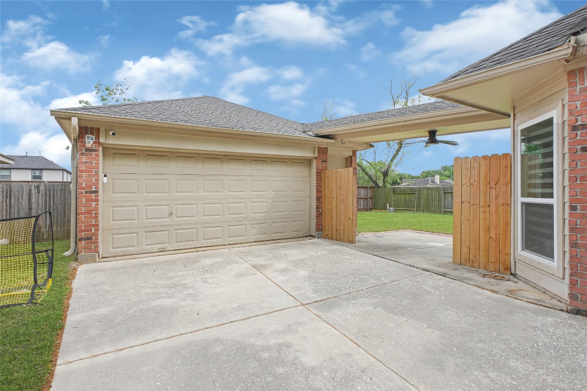 11915 Helene Court Pinehurst, TX 77362 - Photo 3 of 33 a view of backyard of house