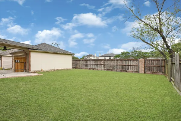 $2,600 | 11915 Helene Court, Pinehurst, TX 77362