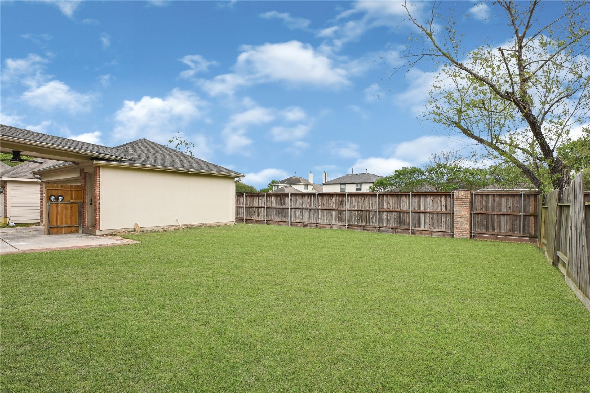11915 Helene Court Pinehurst, TX 77362 - Photo 33 of 33 a view of a garden
