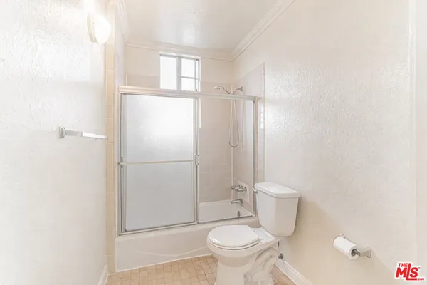 $2,399 | 5640 Franklin Avenue, Unit 300, Los Angeles, CA 90028