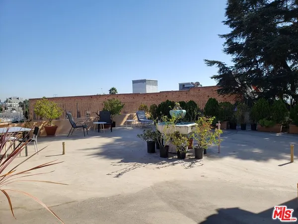 $2,399 | 5640 Franklin Avenue, Unit 300, Los Angeles, CA 90028