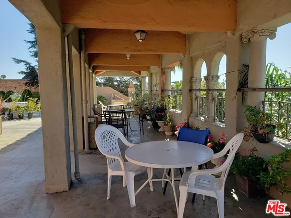 $2,399 | 5640 Franklin Avenue, Unit 300, Los Angeles, CA 90028