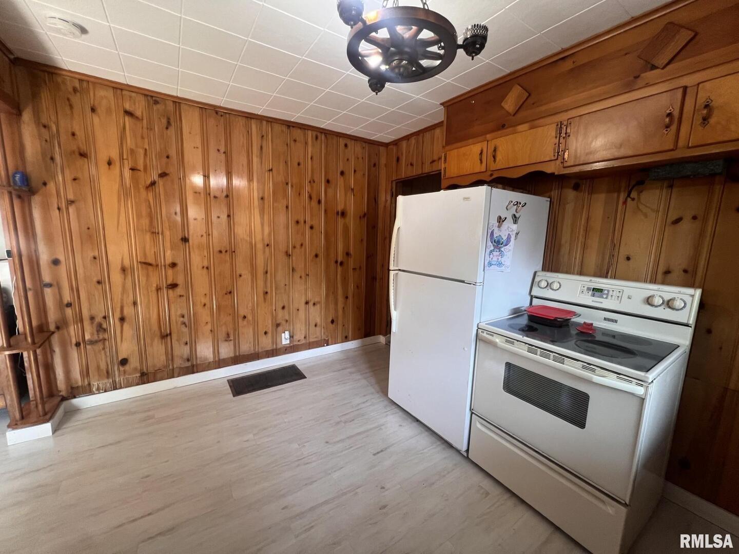 12563 Saraville Road Marion, IL 62959 - Photo 7 of 24