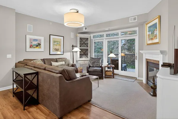 $3,600 | 5250 Grandview Square, Unit 2201, Edina, MN 55436