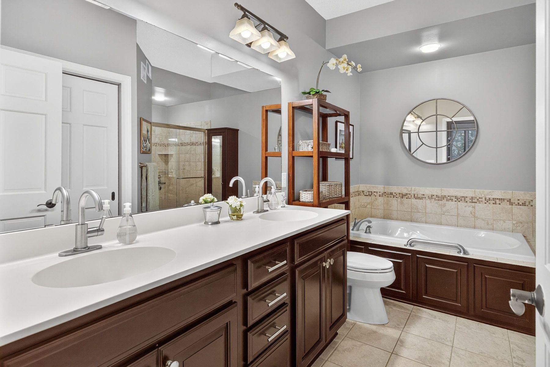 5250 Grandview Square, Unit 2201 Edina, MN 55436 - Photo 17 of 37