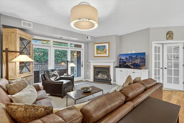 $3,600 | 5250 Grandview Square, Unit 2201, Edina, MN 55436