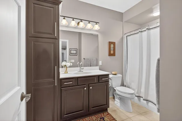 $3,600 | 5250 Grandview Square, Unit 2201, Edina, MN 55436