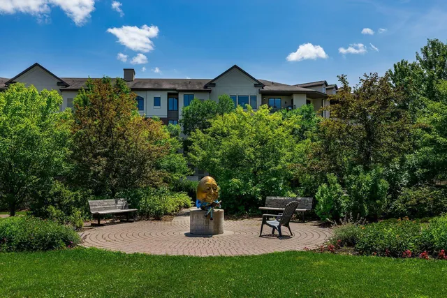 $3,600 | 5250 Grandview Square, Unit 2201, Edina, MN 55436