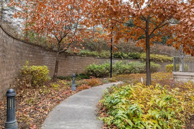 $3,600 | 5250 Grandview Square, Unit 2201, Edina, MN 55436