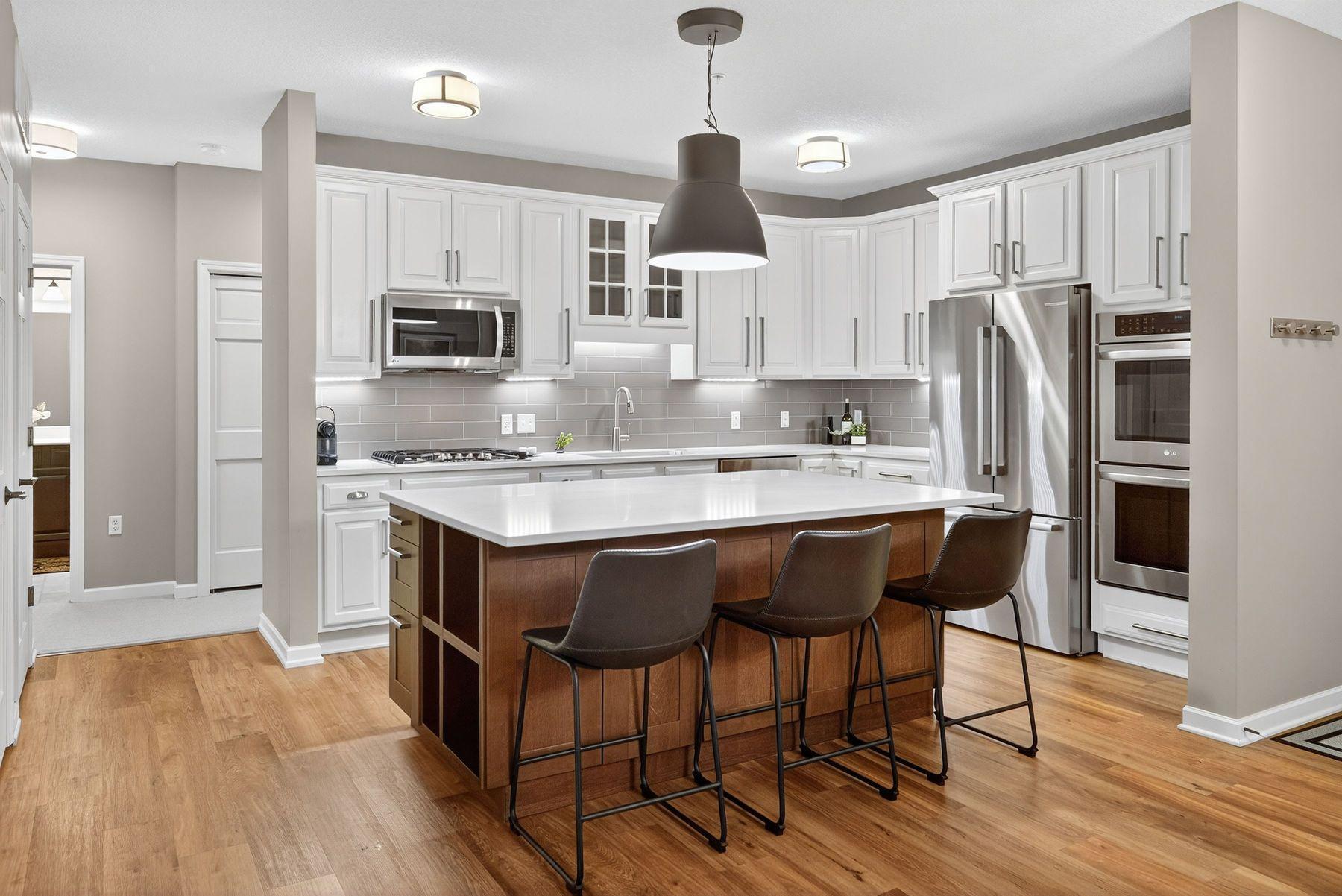 5250 Grandview Square, Unit 2201 Edina, MN 55436 - Photo 4 of 37