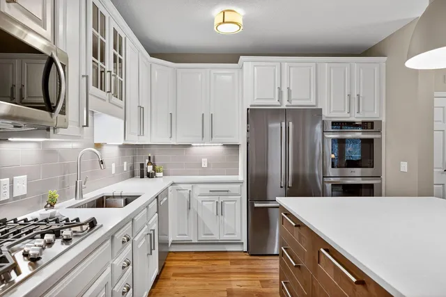 $3,600 | 5250 Grandview Square, Unit 2201, Edina, MN 55436