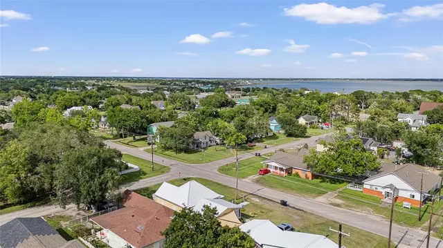 $110,000 | 408 East Morton Avenue, Palacios, TX 77465