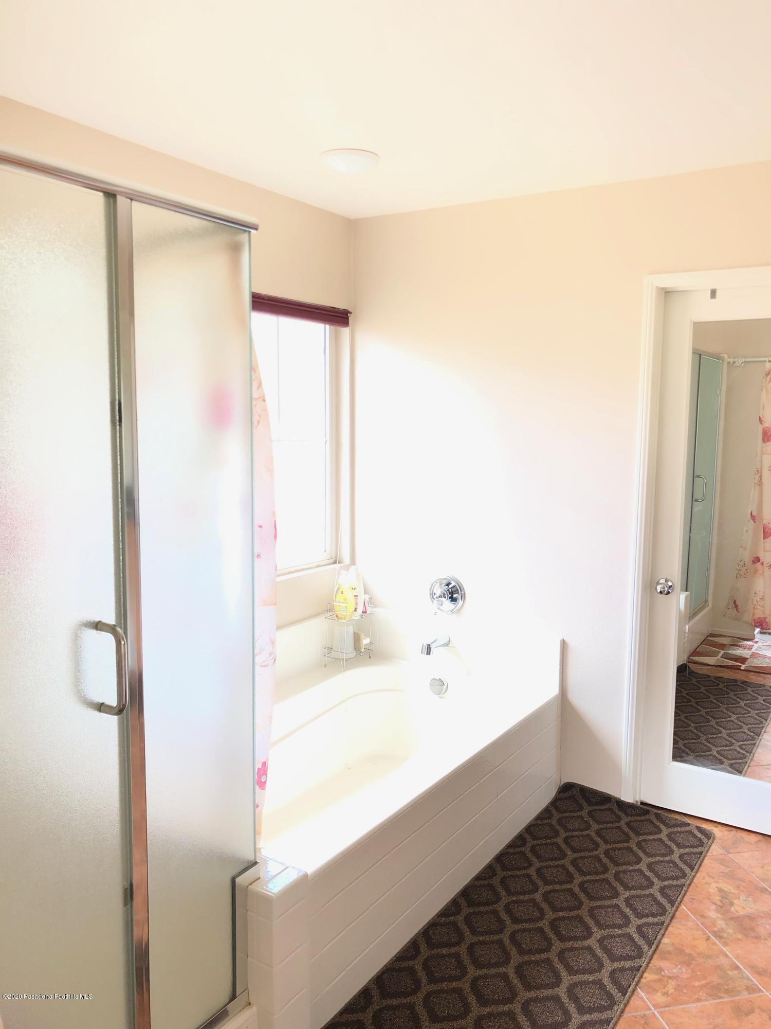 4345 Cloudywing Road Hemet, CA 92545 - Photo 15 of 18 a bathroom with a bathtub and a sink