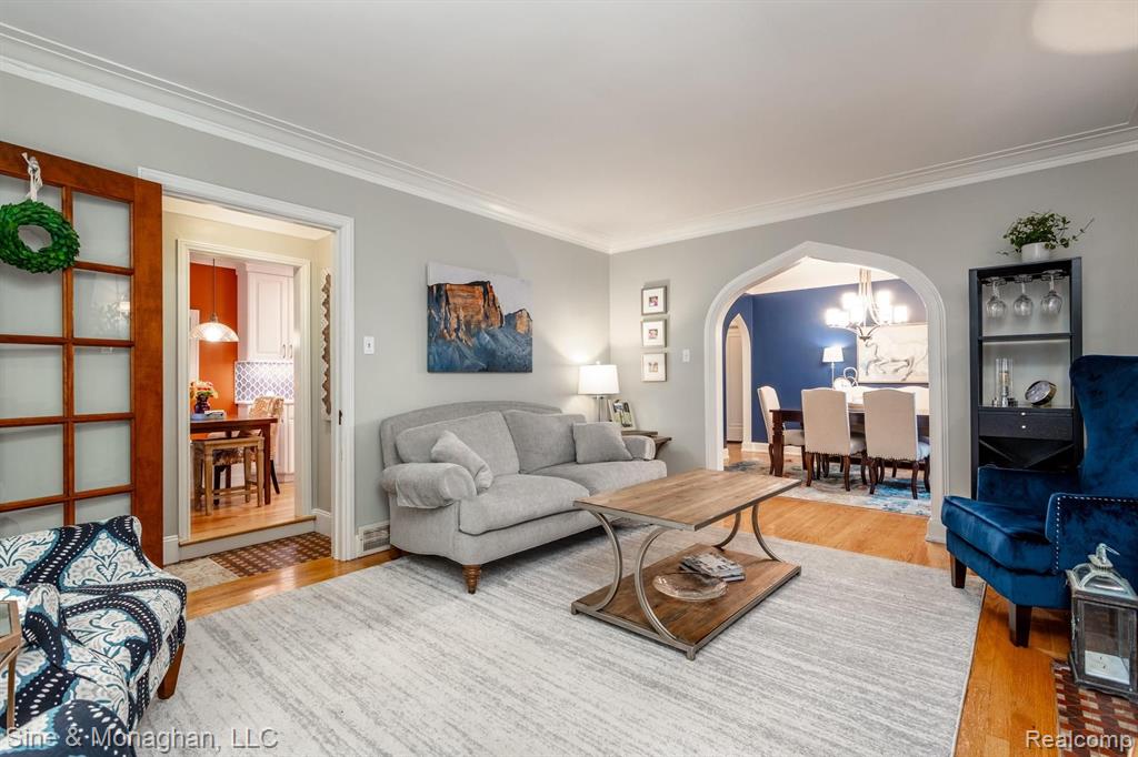 1015 Hawthorne Road Grosse Pointe Woods, MI 48236 - Photo 4 of 40