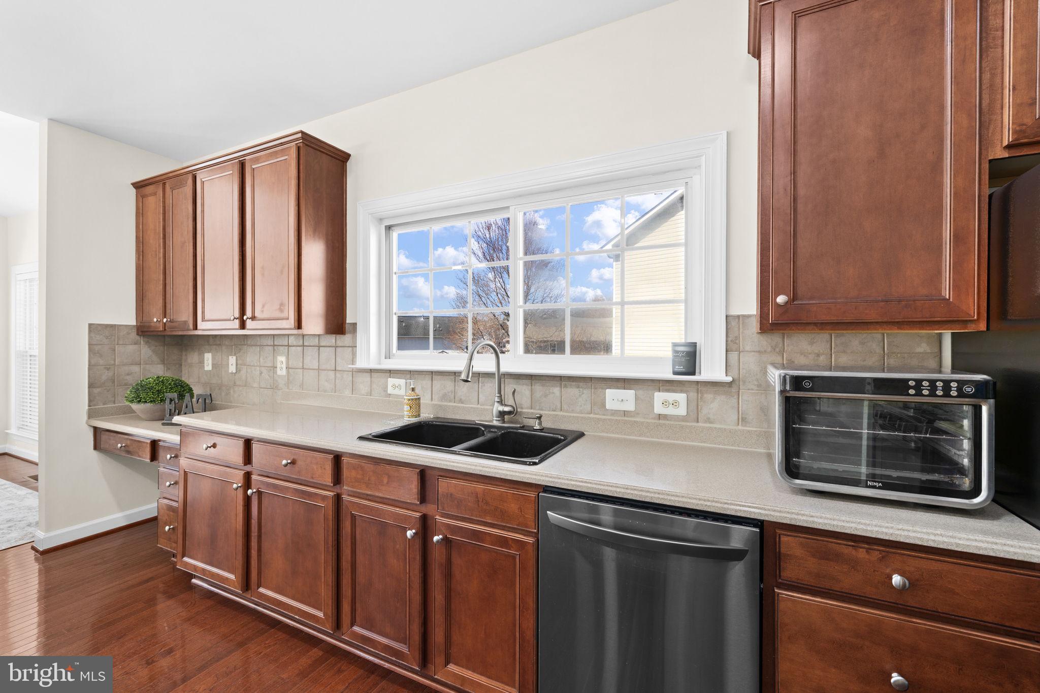 4185 Agency Loop Triangle, VA 22172 - Photo 13 of 46 a kitchen with stainless steel appliances granite countertop a sink a stove and cabinets