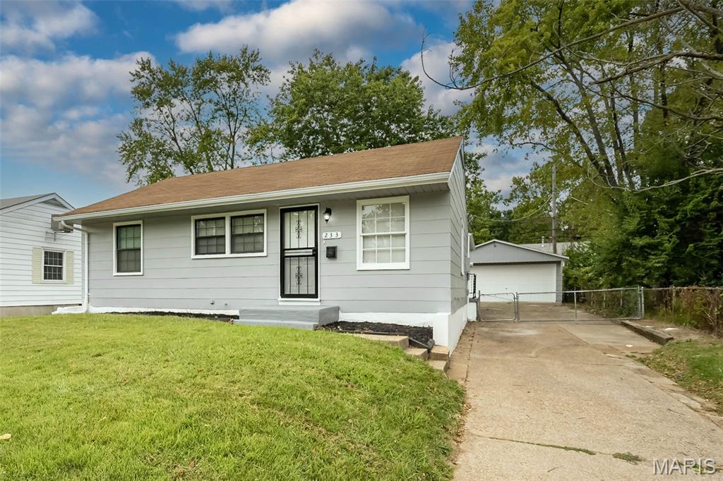 233 Cameron Road St. Louis, MO 63137 - Photo 3 of 38 Gallery Image 3
