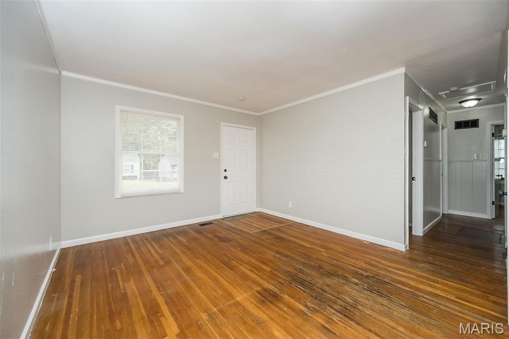 233 Cameron Road St. Louis, MO 63137 - Photo 6 of 38 Gallery Image 6