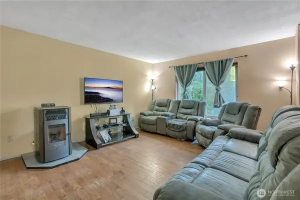 $410,000 | 18610 5th Avenue Northeast, Suquamish, WA 98392