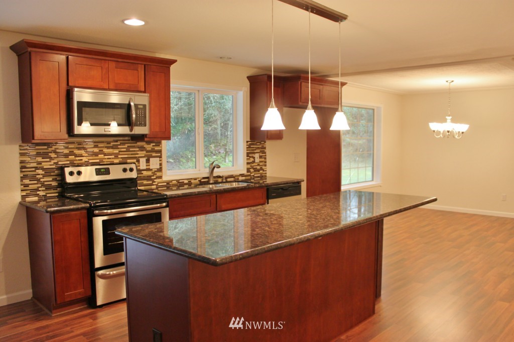 228 Southwest Lider Road Port Orchard, WA 98367 - Photo 4 of 15 Gallery Image 4