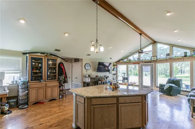 $899,000 | 180 Fcr 797, Donie, TX 75838