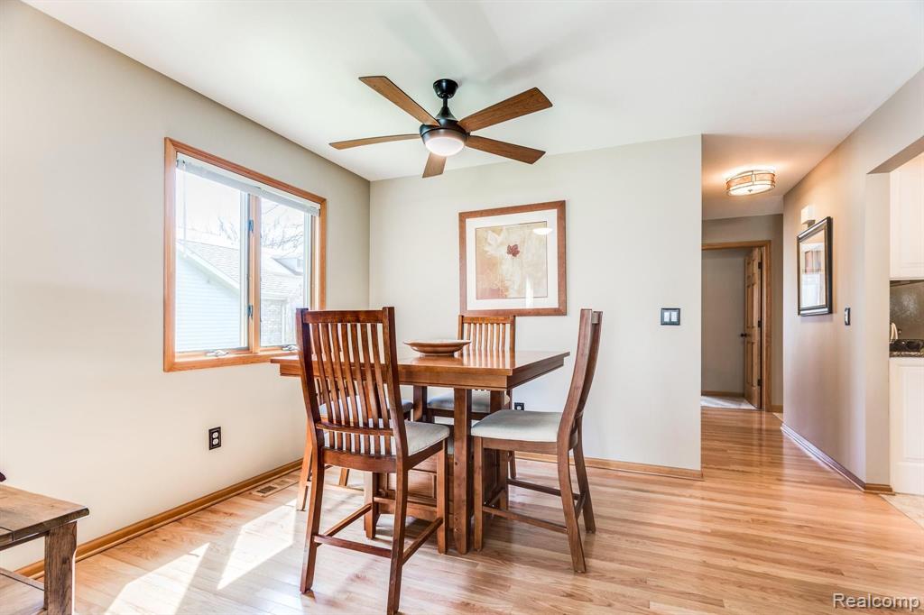 7276 Lakeshore Road Lakeport, MI 48059 - Photo 13 of 38