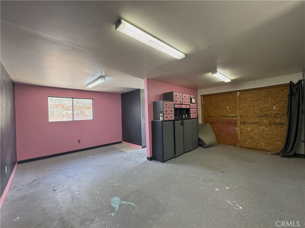 543 Weiman Avenue Ridgecrest, CA 93555 - Photo 28 of 37 a view of an empty room