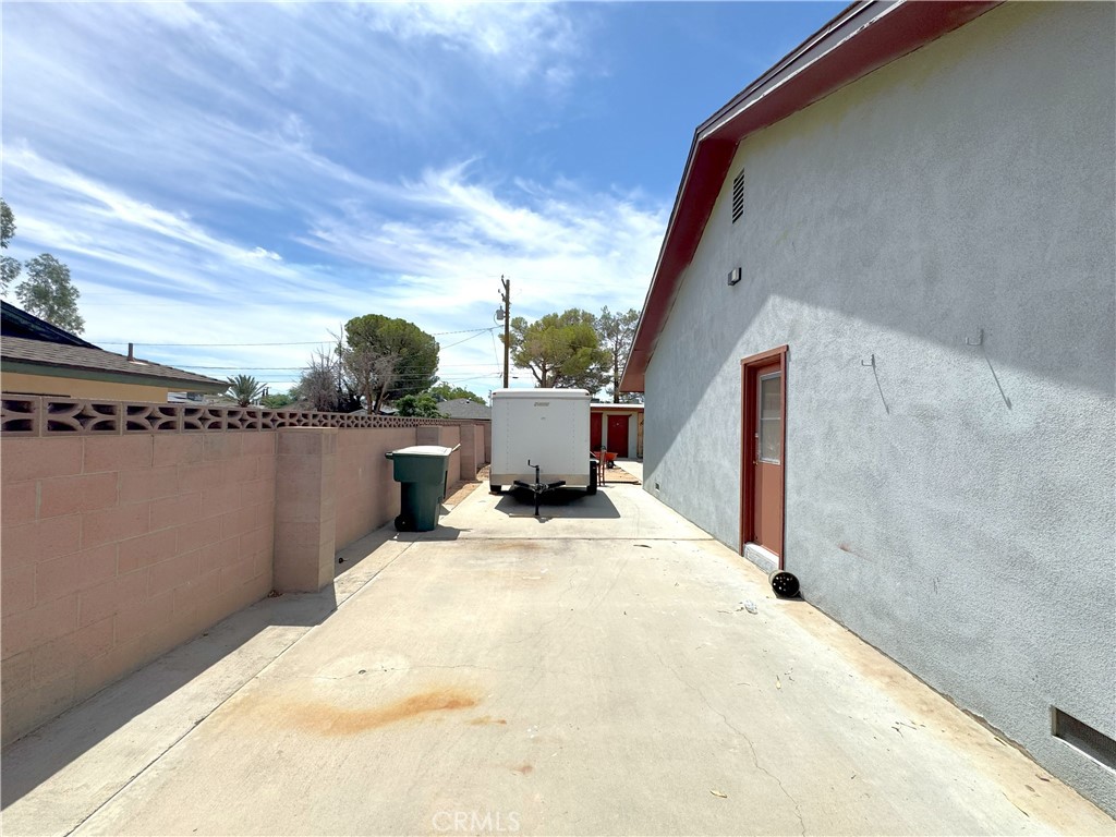 543 Weiman Avenue Ridgecrest, CA 93555 - Photo 31 of 37 a view of a terrace with sky view