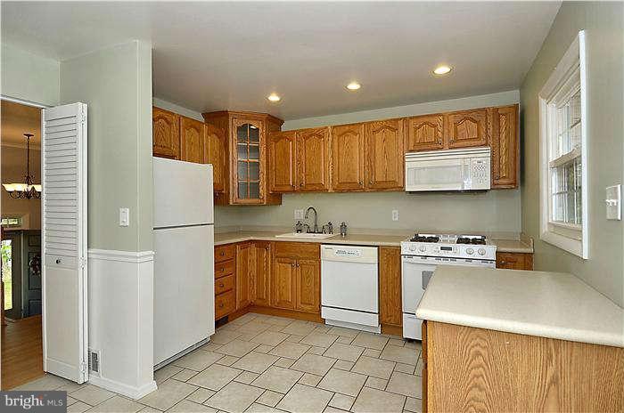 961 Shirley Manor Road Reisterstown, MD 21136 - Photo 2 of 13 Kitchen