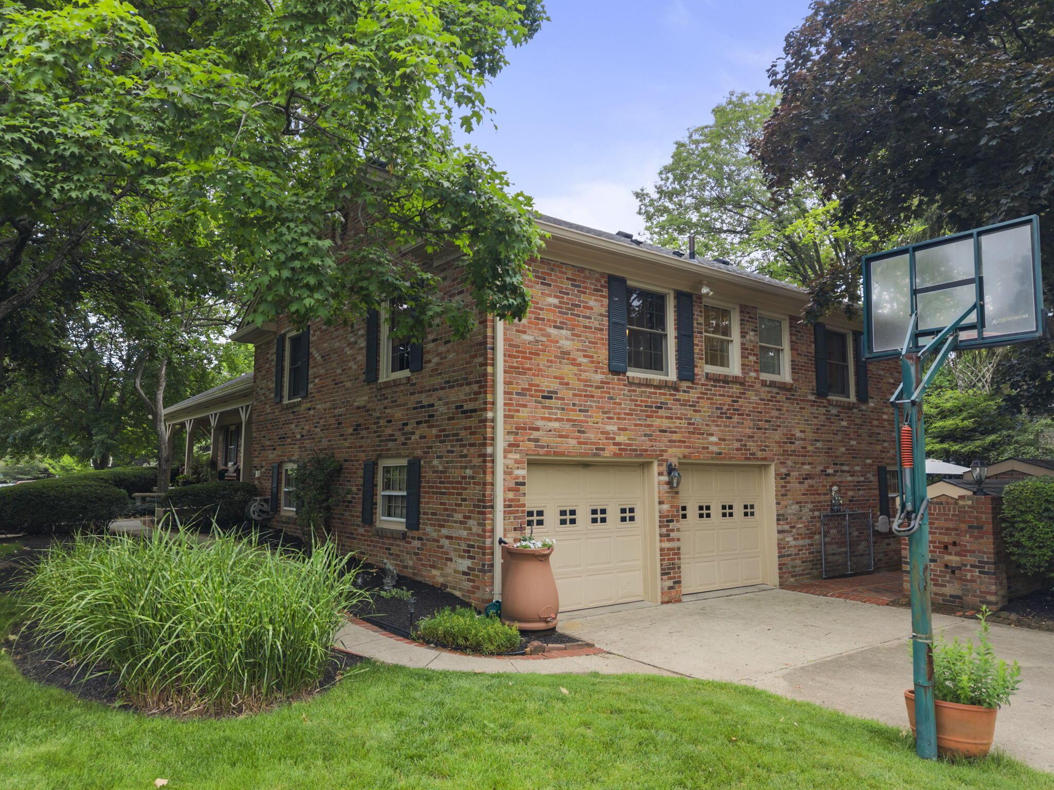 2315 Haverford Road Columbus, OH 43220 - Photo 5 of 99