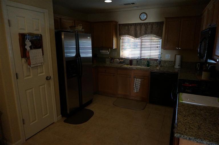 254 East Huntsman Avenue Reedley, CA 93654 - Photo 4 of 6 Gallery Image 4