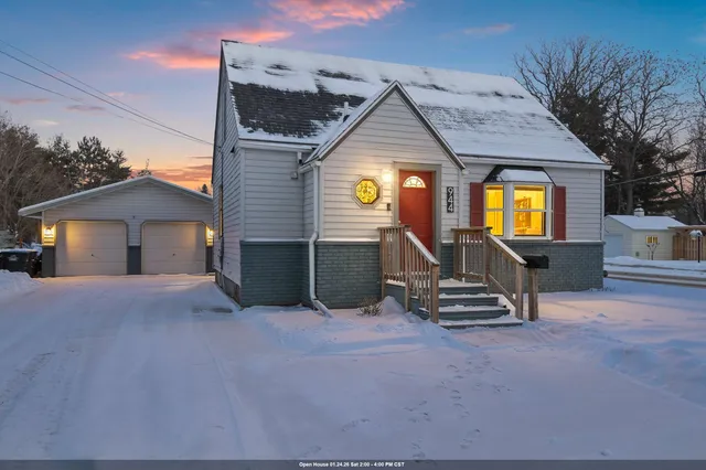 $210,000 | 944 South Evergreen Street, Shawano, WI 54166