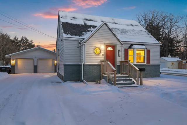 $210,000 | 944 South Evergreen Street, Shawano, WI 54166